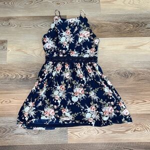 Women’s/Juniors Navy Floral and Lace Dress